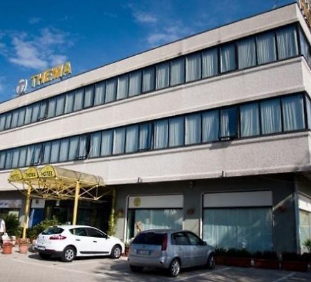 Hotel Thema Рока Сан Джовани Екстериор снимка