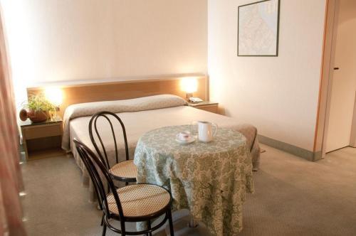Hotel Thema Рока Сан Джовани Екстериор снимка