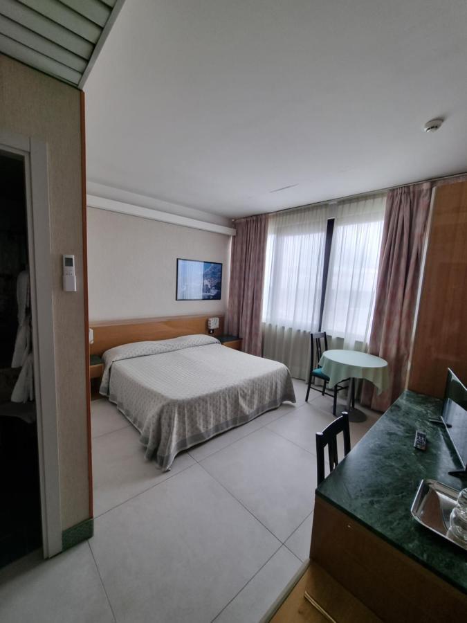 Hotel Thema Рока Сан Джовани Екстериор снимка