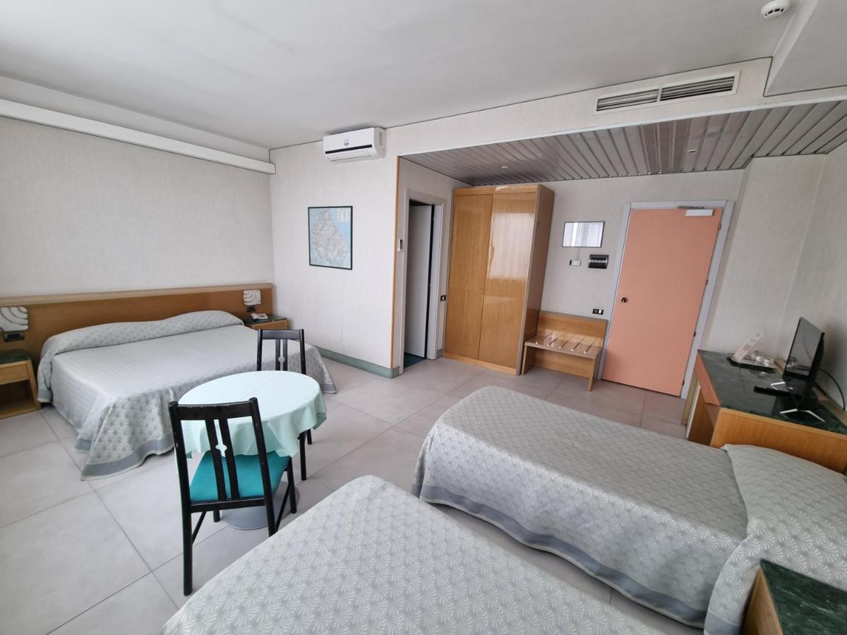 Hotel Thema Рока Сан Джовани Екстериор снимка