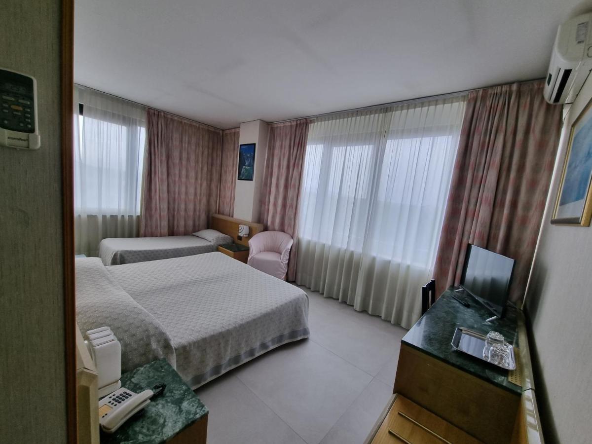 Hotel Thema Рока Сан Джовани Екстериор снимка