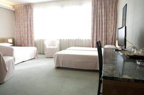 Hotel Thema Рока Сан Джовани Екстериор снимка