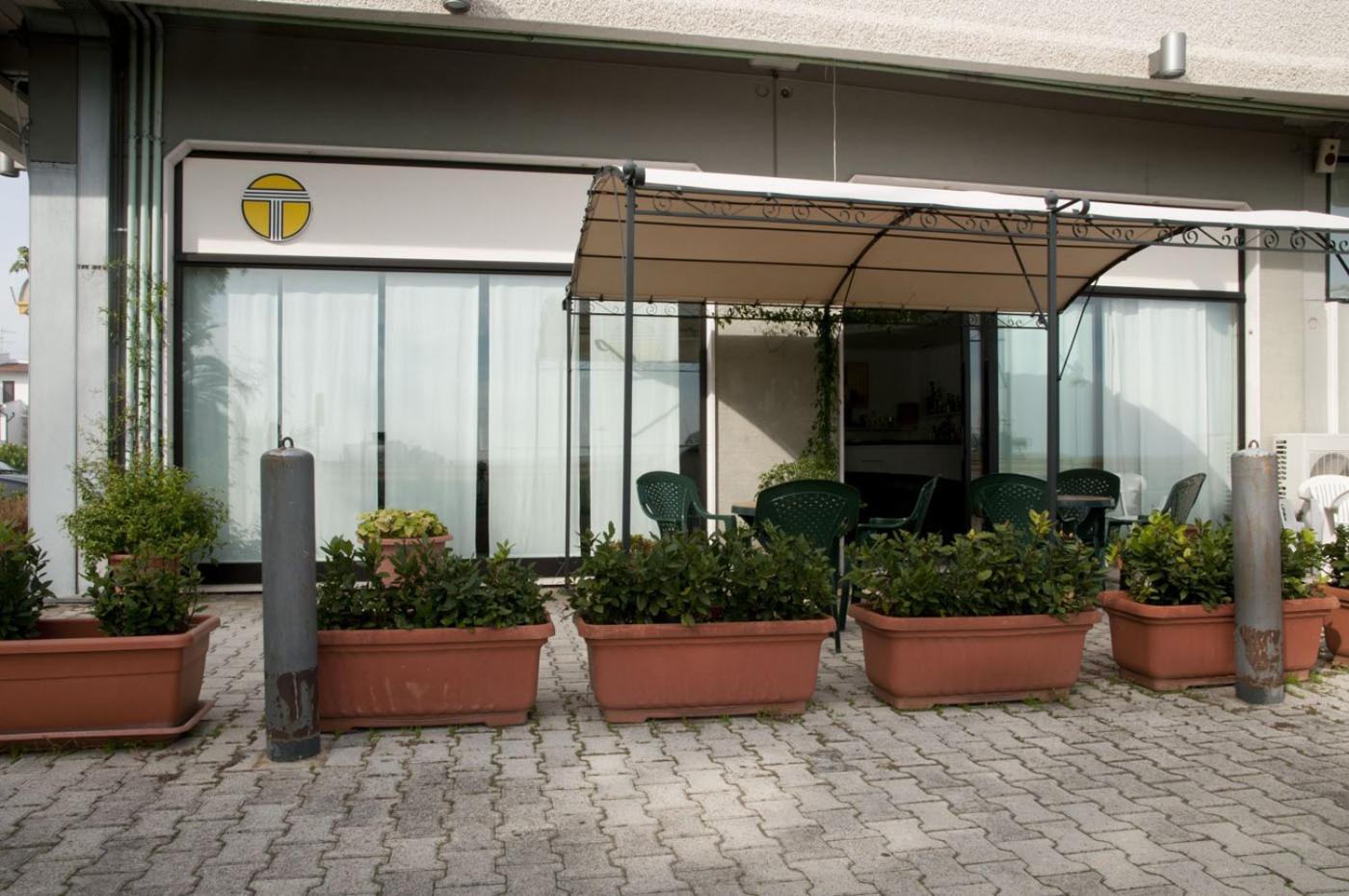 Hotel Thema Рока Сан Джовани Екстериор снимка