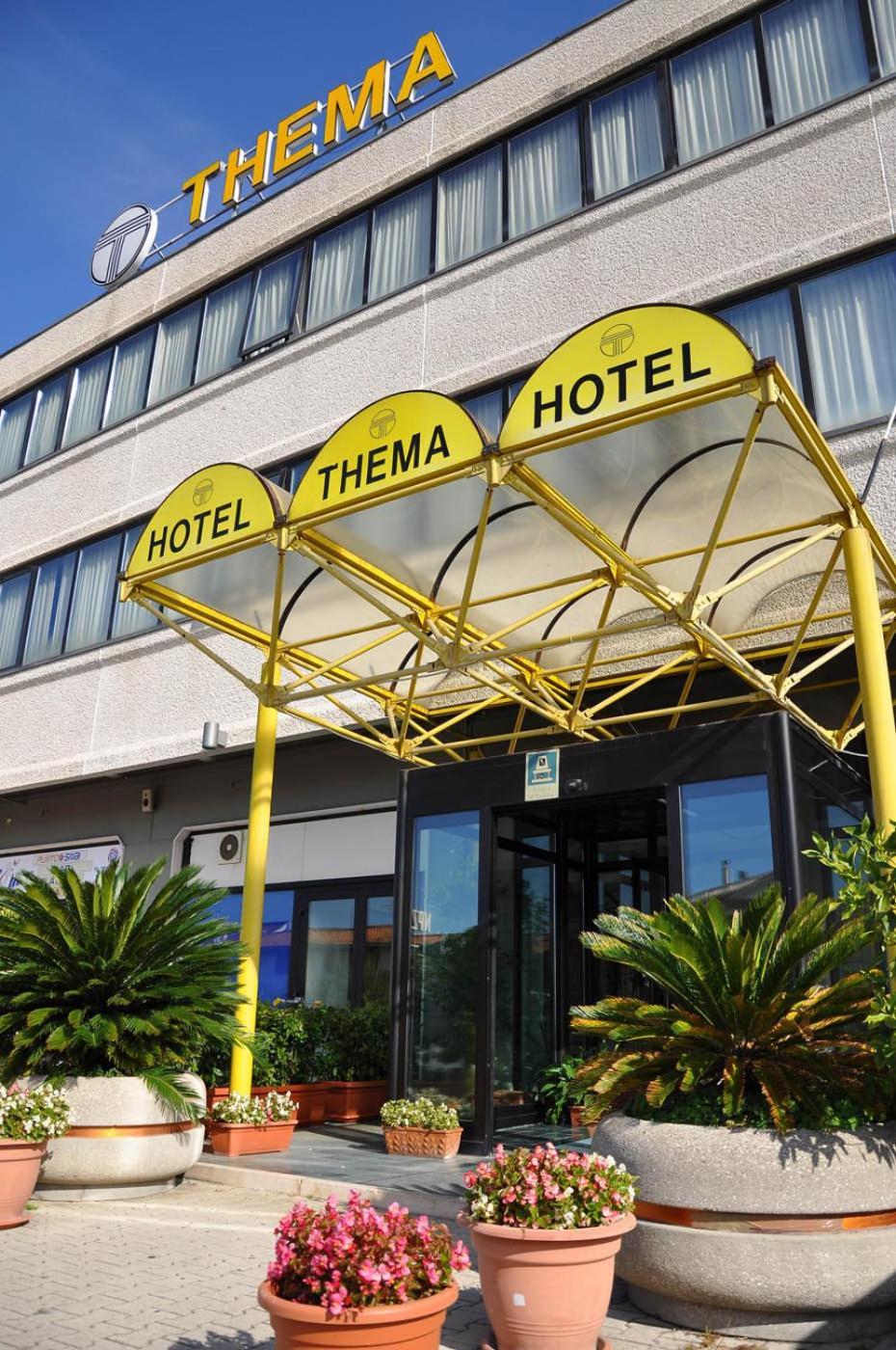 Hotel Thema Рока Сан Джовани Екстериор снимка