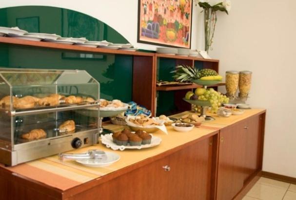 Hotel Thema Рока Сан Джовани Екстериор снимка