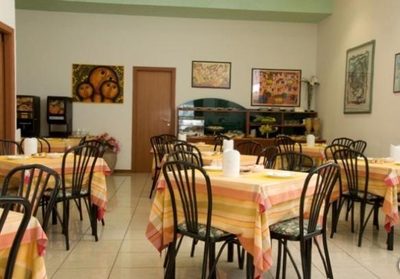 Hotel Thema Рока Сан Джовани Екстериор снимка