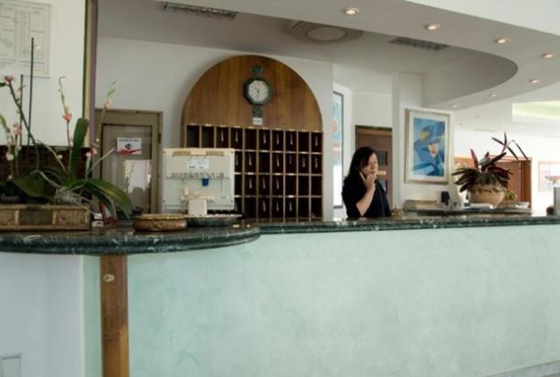 Hotel Thema Рока Сан Джовани Екстериор снимка
