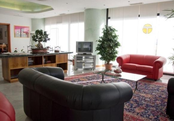 Hotel Thema Рока Сан Джовани Екстериор снимка